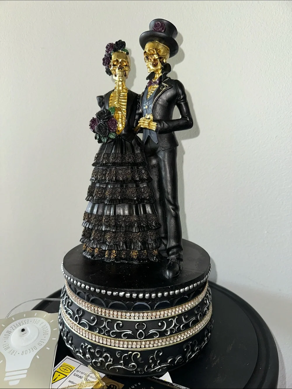 AnimatedElegant Black & Gold Skeleton Couple Figurine - Halloween Décor